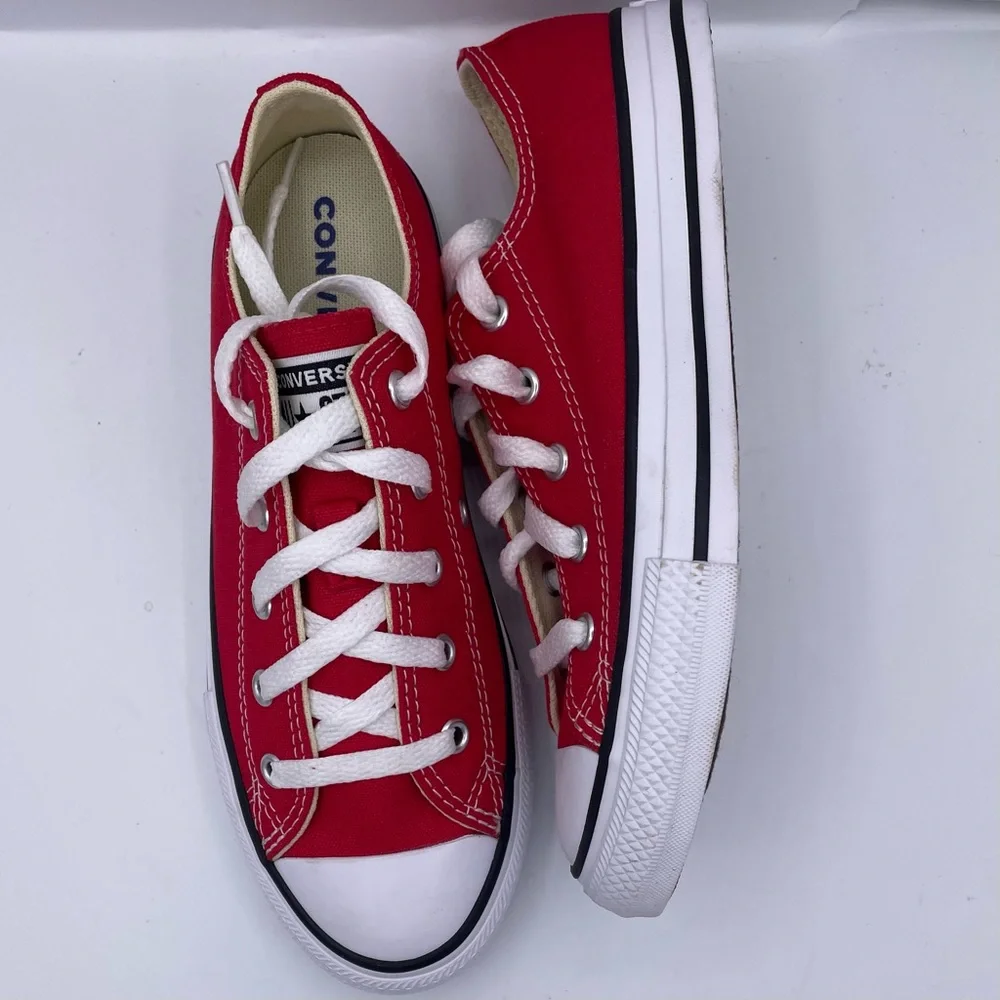 Converse chuck taylor all star canvas low kids red white sneakers Size 2